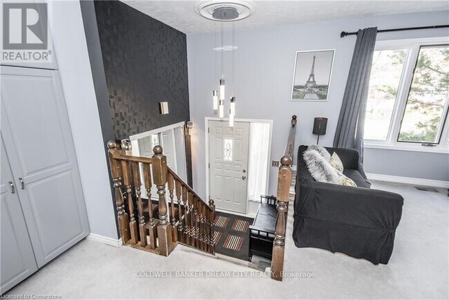 Photo - 213 Scott Rd