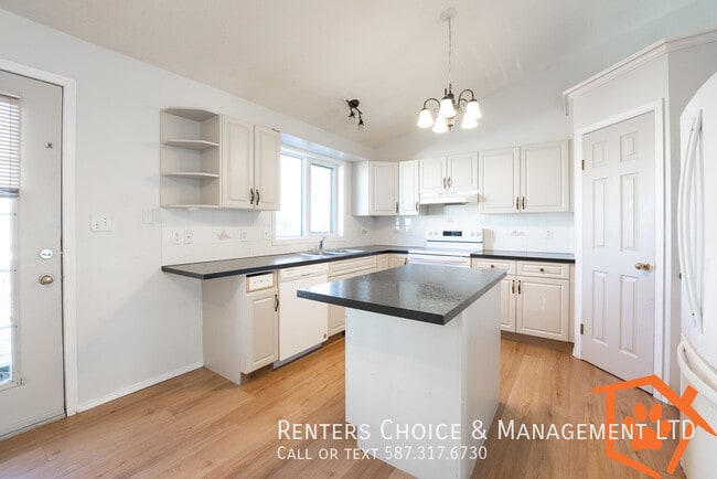 Photo - 5 bedroom, Pet Friendly With Garage, Near Schools BONUS INCENTIVE!