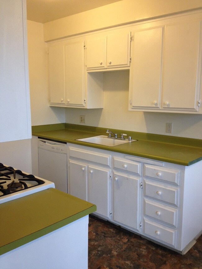 KitchenRight - 1136 Arthur St Unit 3
