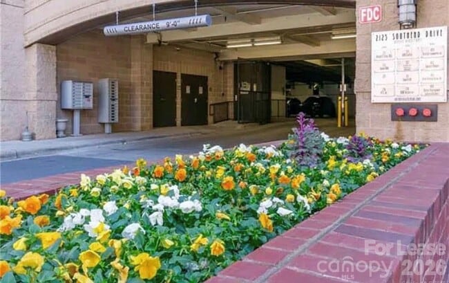 Photo - 2125 Southend Dr Unidad 310