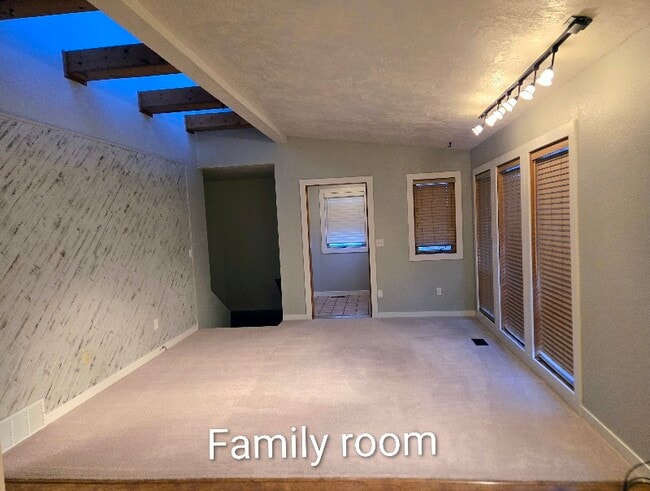 Photo - 715 Sundance Dr