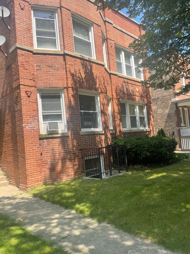 829 Simpson St Apartments For Rent in Evanston, IL