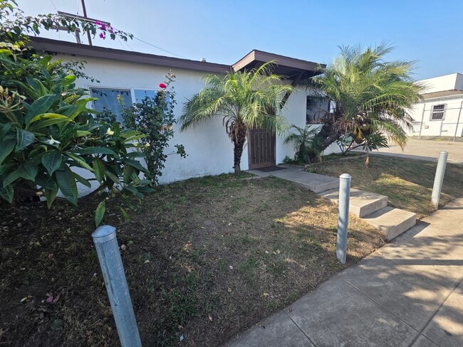 Building Photo - 16811 Lakewood Blvd