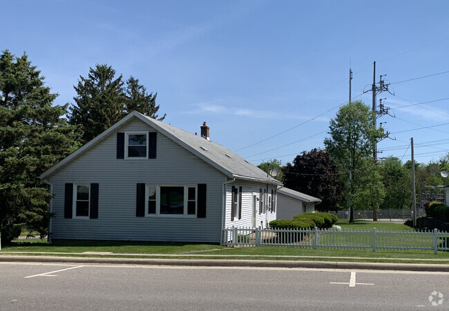 Building Photo - 208 E Columbus St Rental