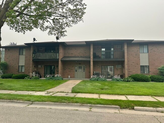 Building Photo - 230 Robbins St
