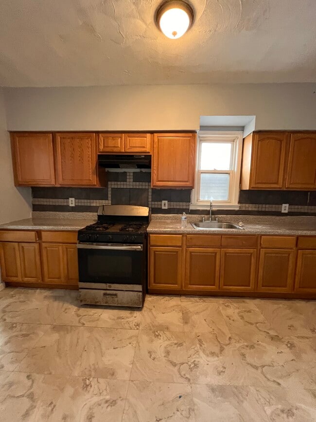 Building Photo - 97 Wilkinson Ave Unit 2 Rental