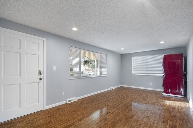 Photo - 8152 Ames Way Unidad A