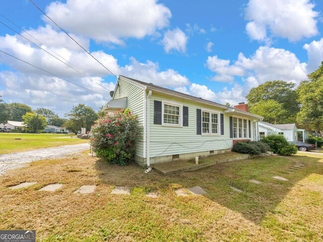 Photo - 652 Mozley Dr SE