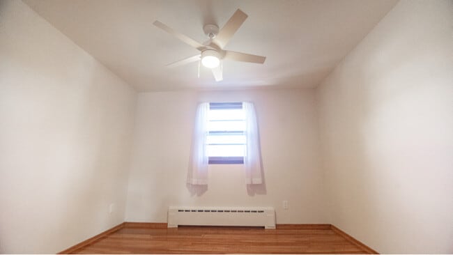 Photo - 1402-1402 Summit Ave Unit Upper