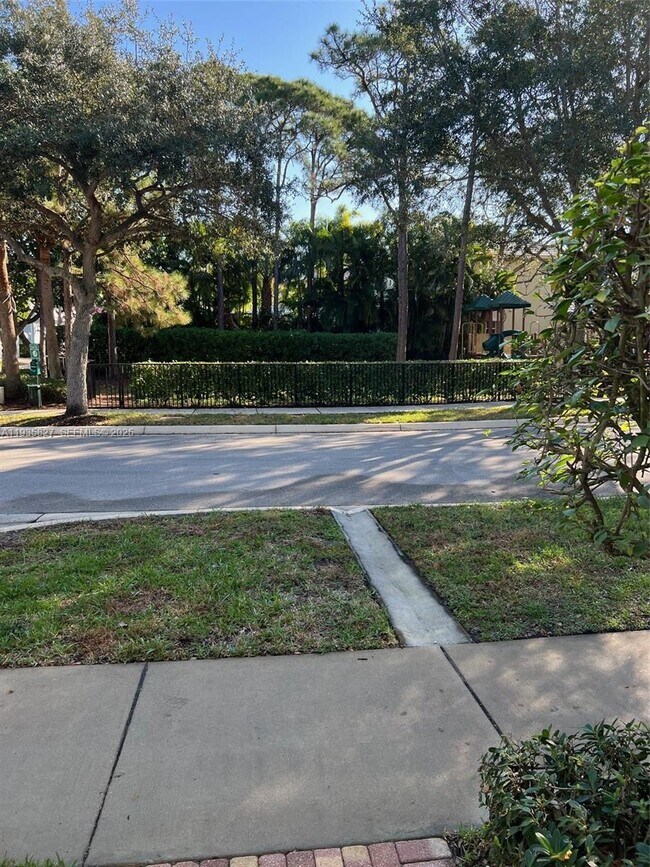 Photo - 184 W Bay Cedar Cir