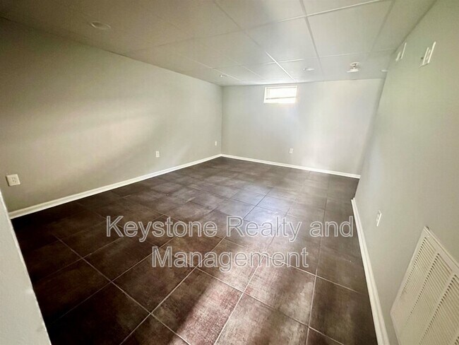 18 Edgehill Dr Unit B