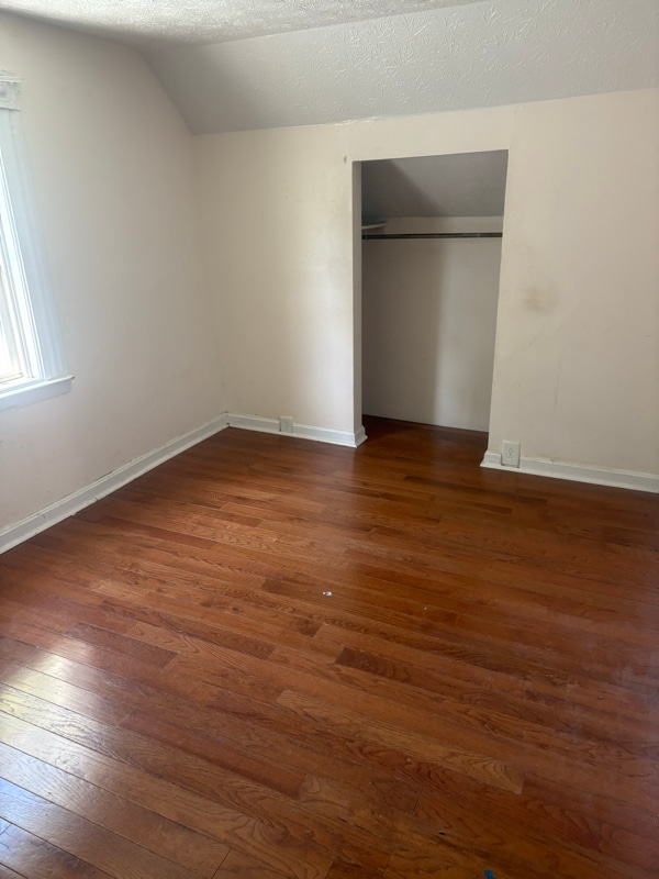 Building Photo - 423 Laurel St Rental
