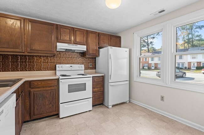 Photo - 528 Chanticlar Ct