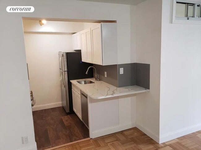 Building Photo - 345 E 56th St Rental