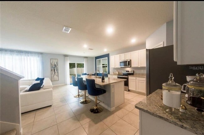 5287 Mayor Dr