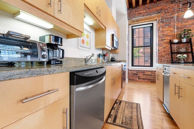 Photo - 112 Broad St