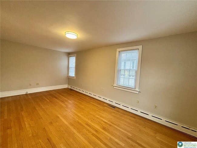 Photo - 221 E Chestnut St