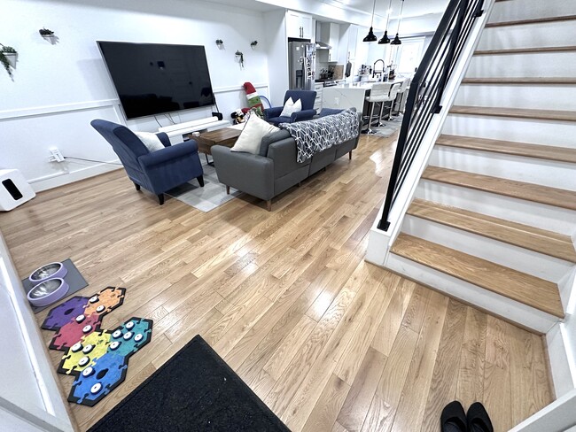 Photo - 1427 Parkwood Pl NW