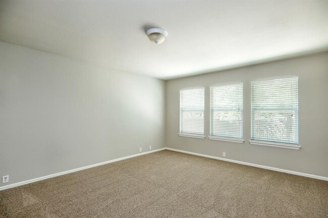 Photo - 409 Lark St
