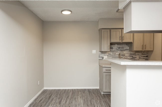 1BR, 1BA TOWNHOME - 700SF Dining Room