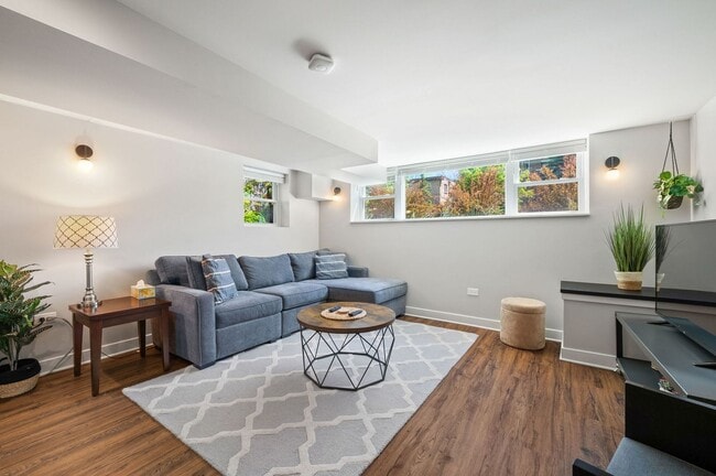 Building Photo - 318 Custer Ave Unit G Rental