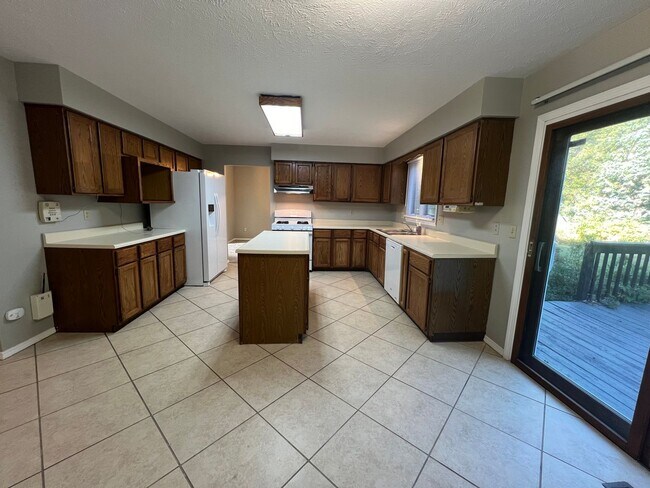 Photo - 30 Chiswick Cir