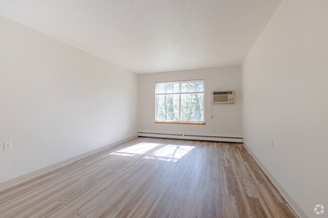 1BR, 1BA - 575SF - Living Room - Oak Terrace