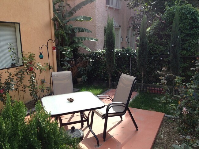Front Patio - 910 North Vendome Street Unit 910 Vendome
