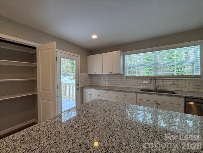 Photo - 931 E Front St