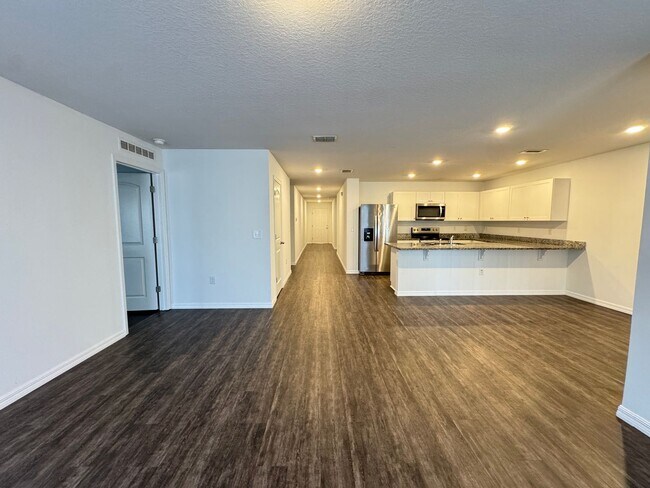 Photo - BEAUTIFUL, 4 bedroom, 2 bathroom Home in Poinciana!! Cable & Internet Included with Rent!!