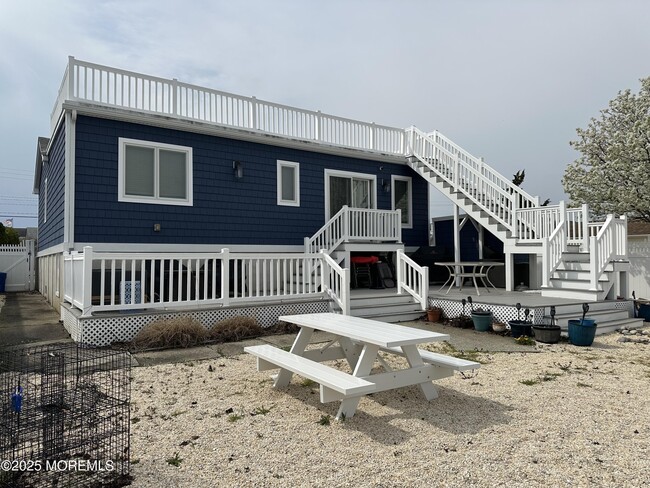 Photo - 988 Capstan Dr House