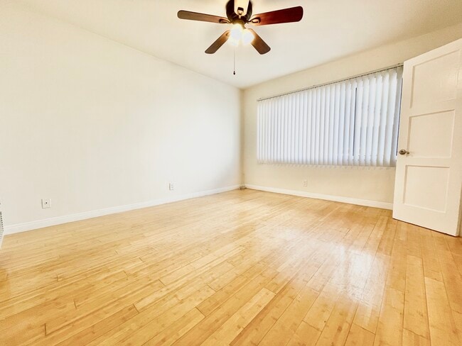 Building Photo - 2589 S Sepulveda Blvd Unit 3 Rental