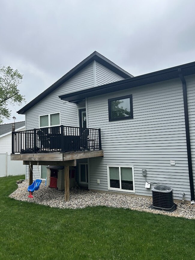 Photo - 411 Carpenter Ave NW