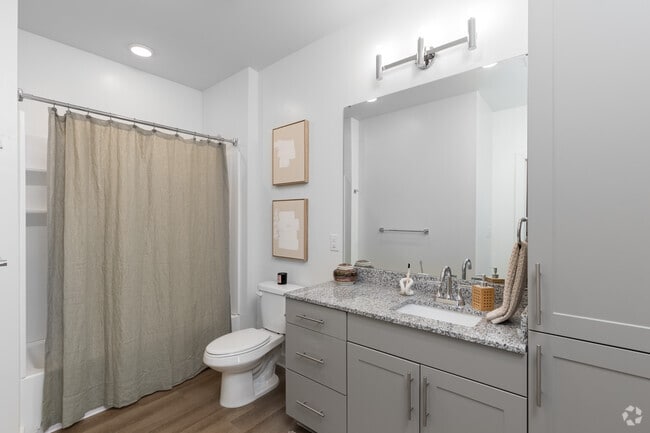 1BR, 1BA - 1B - 701SF - Bathroom