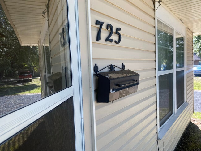 Photo - 725 S 7th St