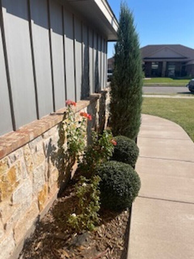 Photo - Executive rental on Carrera! 3/2/2