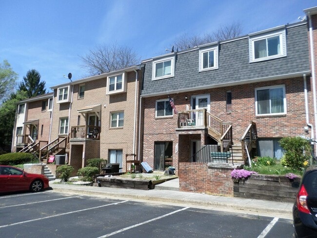 Building Photo - 1735 Donlee Dr
