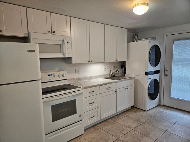 Newly Remodeled Kitchen - 1460 S Ash St Unit #