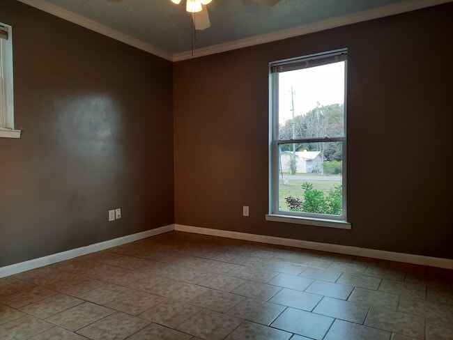 Photo - 3034 Stillwell Blvd