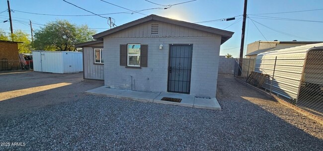 Building Photo - 574 S Park St Rental