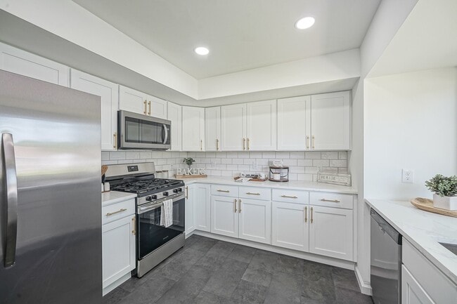 411 Greenview Dr