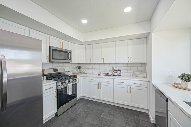 Photo - 411 Greenview Dr