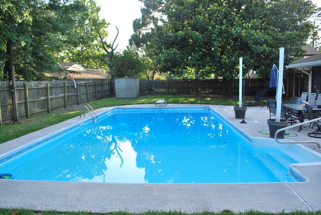 Photo - 123 Raintree Blvd
