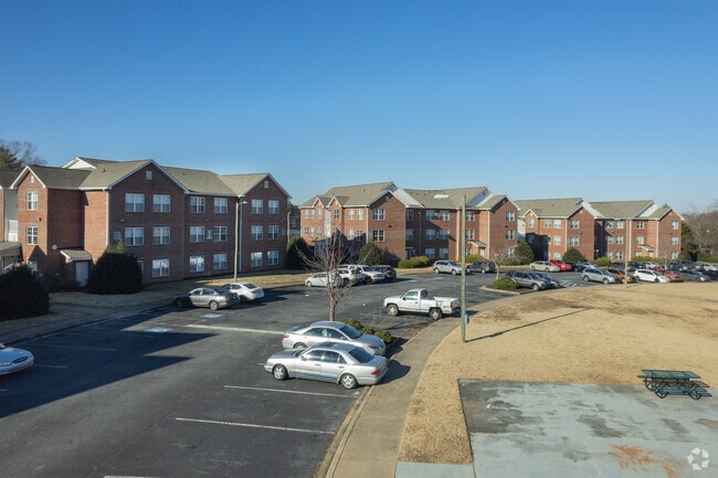 Exterior - Fusion Pointe Apartments