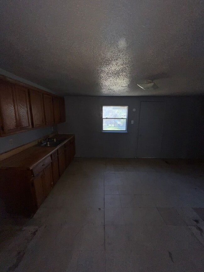 Photo - SPECIAL!! NO DEPOSIT!