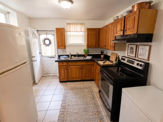 Photo - 2624 Gerritt St