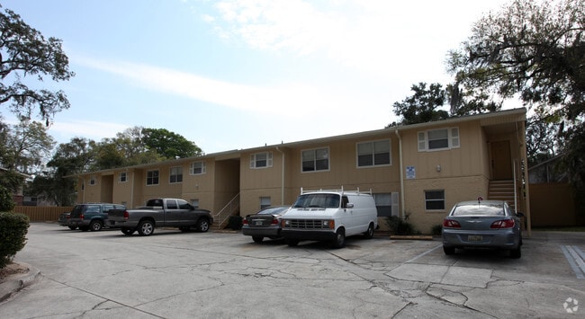Photo - Windermere Place Apartments