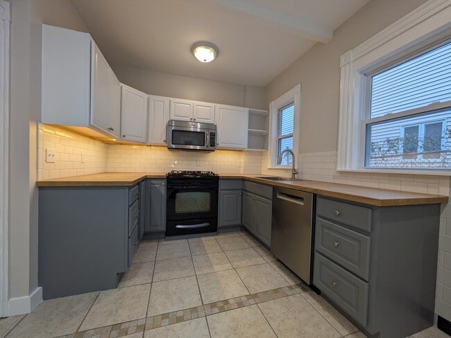 Building Photo - 98 Hudson St Unit 1