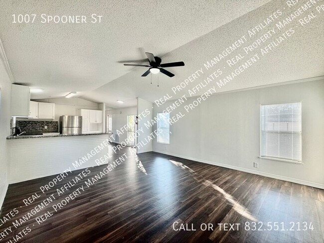 Photo - 1007 Spooner St