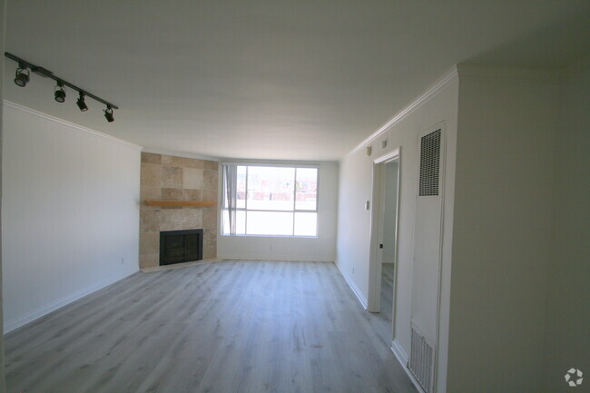 Building Photo - 826 2nd St Unit 303 Rental